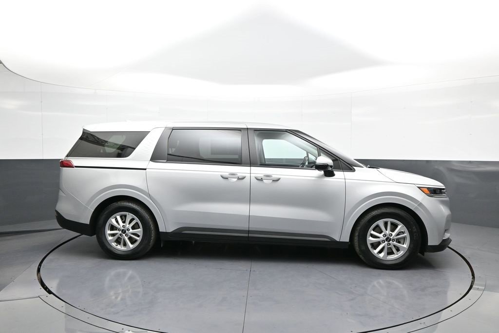 Certified 2023 Kia Carnival LX image 5