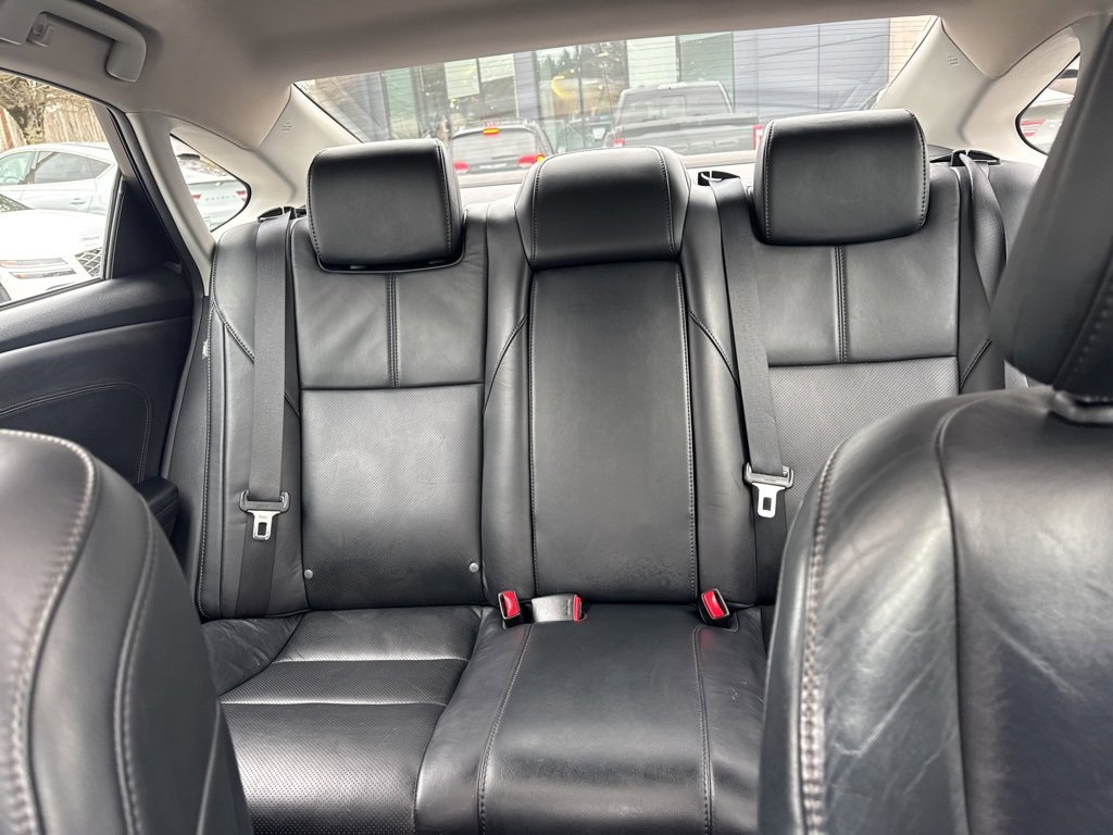 Used 2016 Toyota Avalon Limited image 33