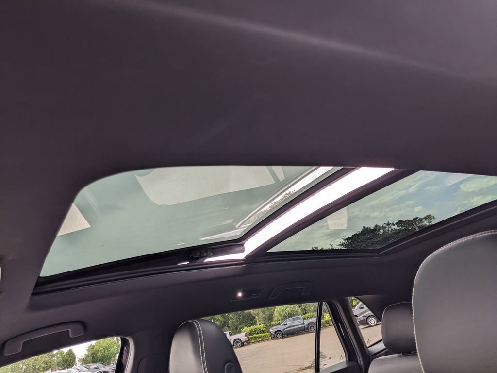 Used 2021 Volkswagen Atlas Cross Sport SE w/ Panoramic Sunroof Package image 19