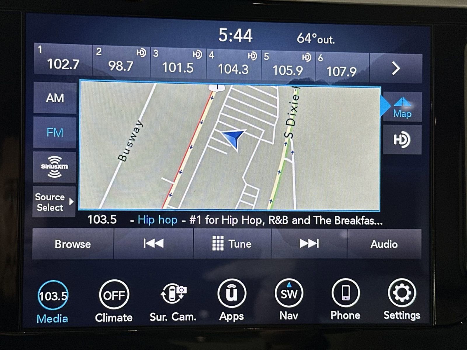 Used 2020 Chrysler Pacifica Touring-L w/ Tire & Wheel Group image 16