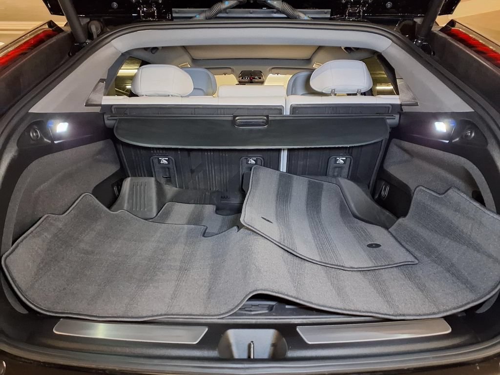 Certified 2025 Cadillac Optiq Luxury 2 w/ LPO, Floor Liner Package AWD/4WD image 18