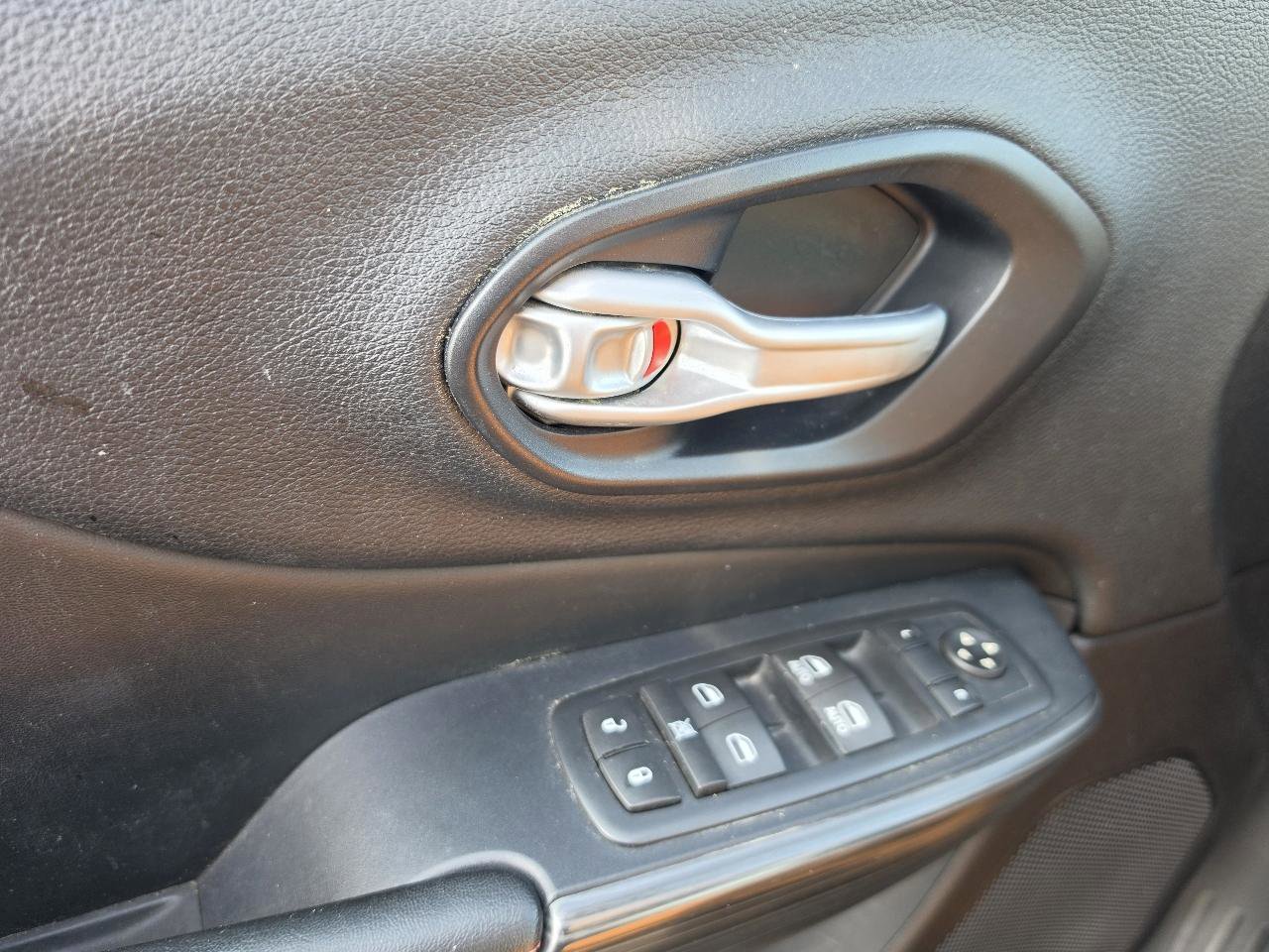 Used 2016 Jeep Cherokee 75th Anniversary image 16