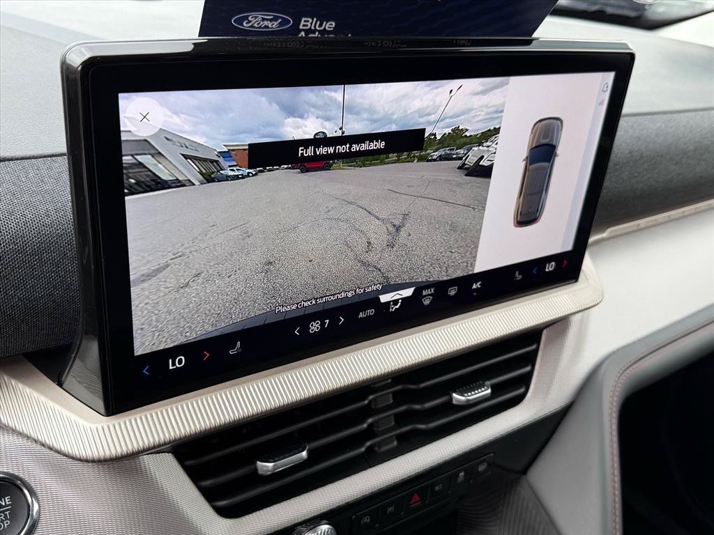 Used 2025 Ford Explorer Active AWD/4WD image 15
