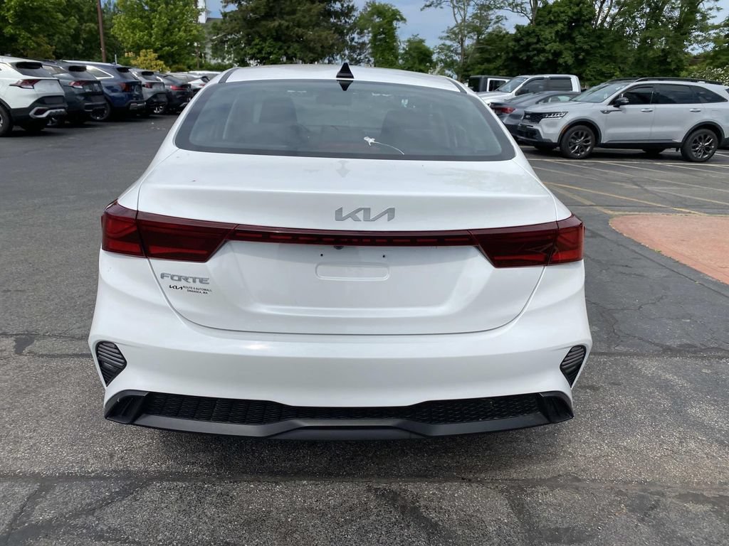 Used 2023 Kia Forte LXS w/ LXS Technology Package FWD image 4