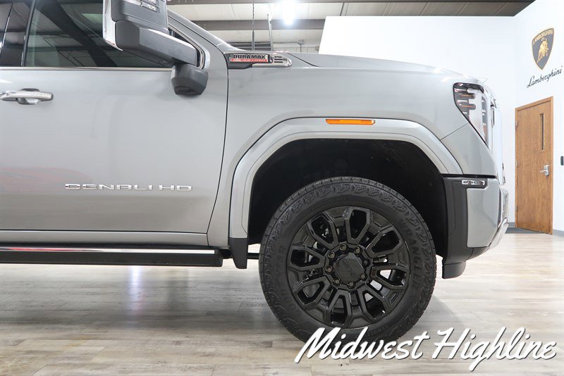 Used 2025 GMC Sierra 2500 Denali w/ Denali Reserve Package AWD/4WD image 22
