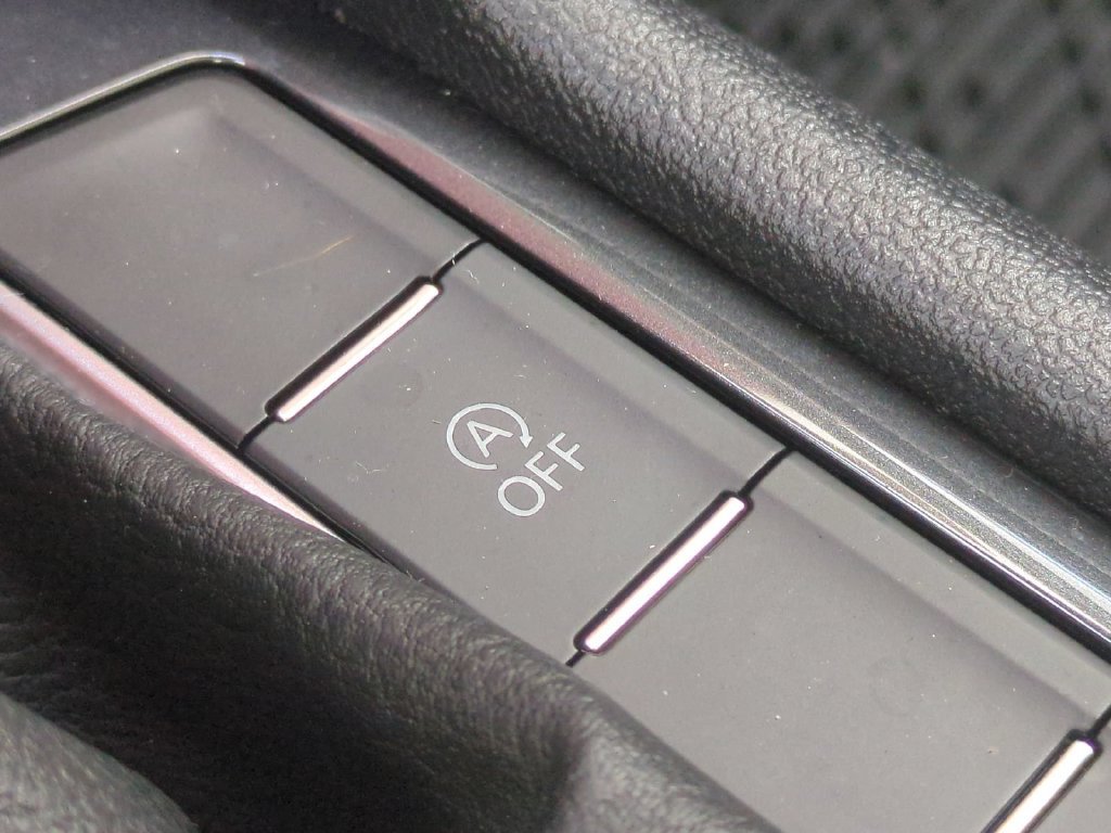 Used 2022 Volkswagen Tiguan SE w/ Panoramic Sunroof Package FWD image 31
