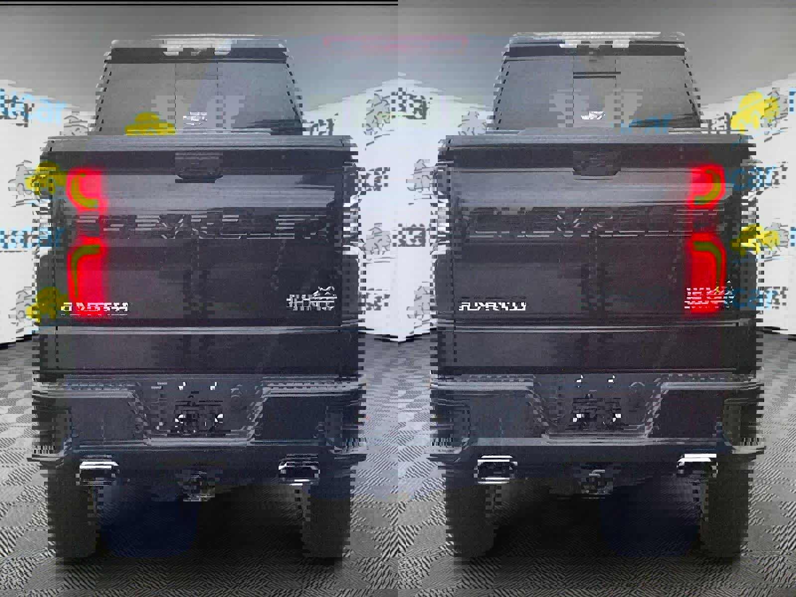 Used 2023 Chevrolet Silverado 1500 High Country w/ Technology Package image 5