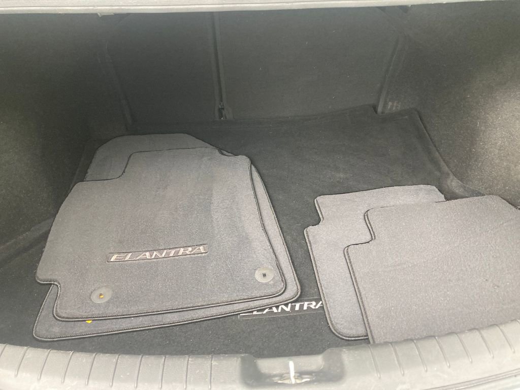 Used 2018 Hyundai Elantra SE image 27