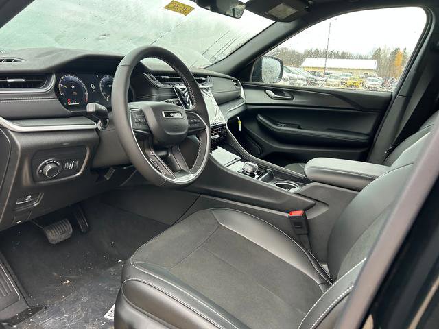 New 2025 Jeep Grand Cherokee Altitude image 8