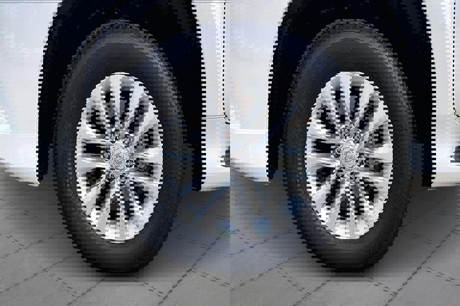 Used 2023 Lexus GX 460 Premium w/ Premium Package image 11