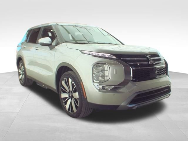 Used 2025 Mitsubishi Outlander AWD image 8