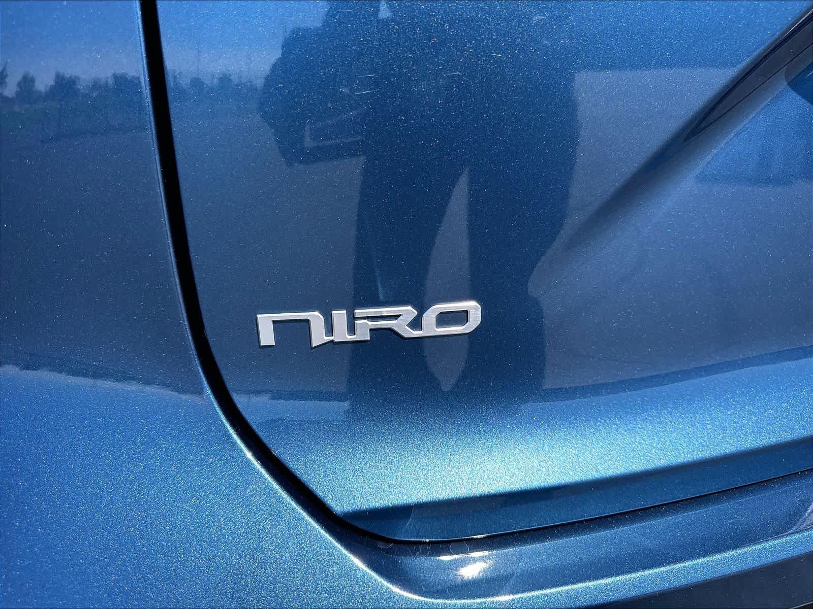 Used 2024 Kia Niro SX Touring FWD image 11