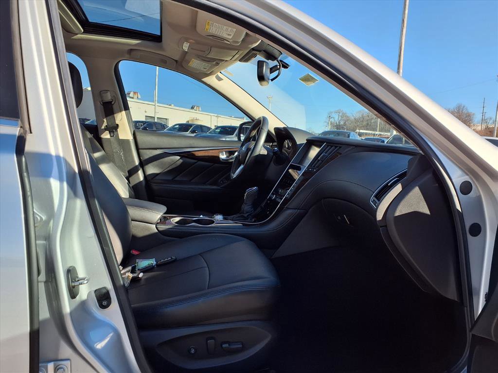 Used 2018 INFINITI Q50 Luxe w/ Cargo Package (L95) image 27