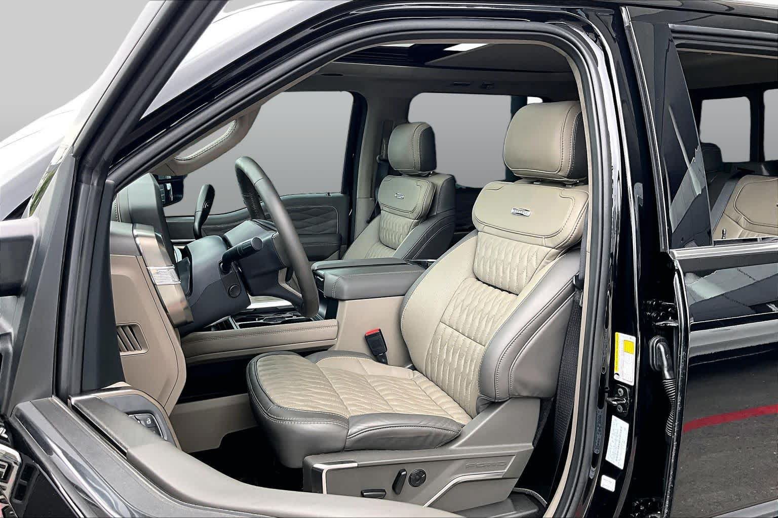 Used 2026 Ford F250 Platinum w/ Platinum Plus Package AWD/4WD image 8