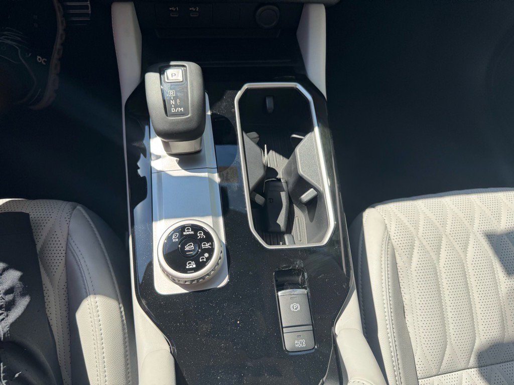 Used 2025 Mitsubishi Outlander AWD image 34