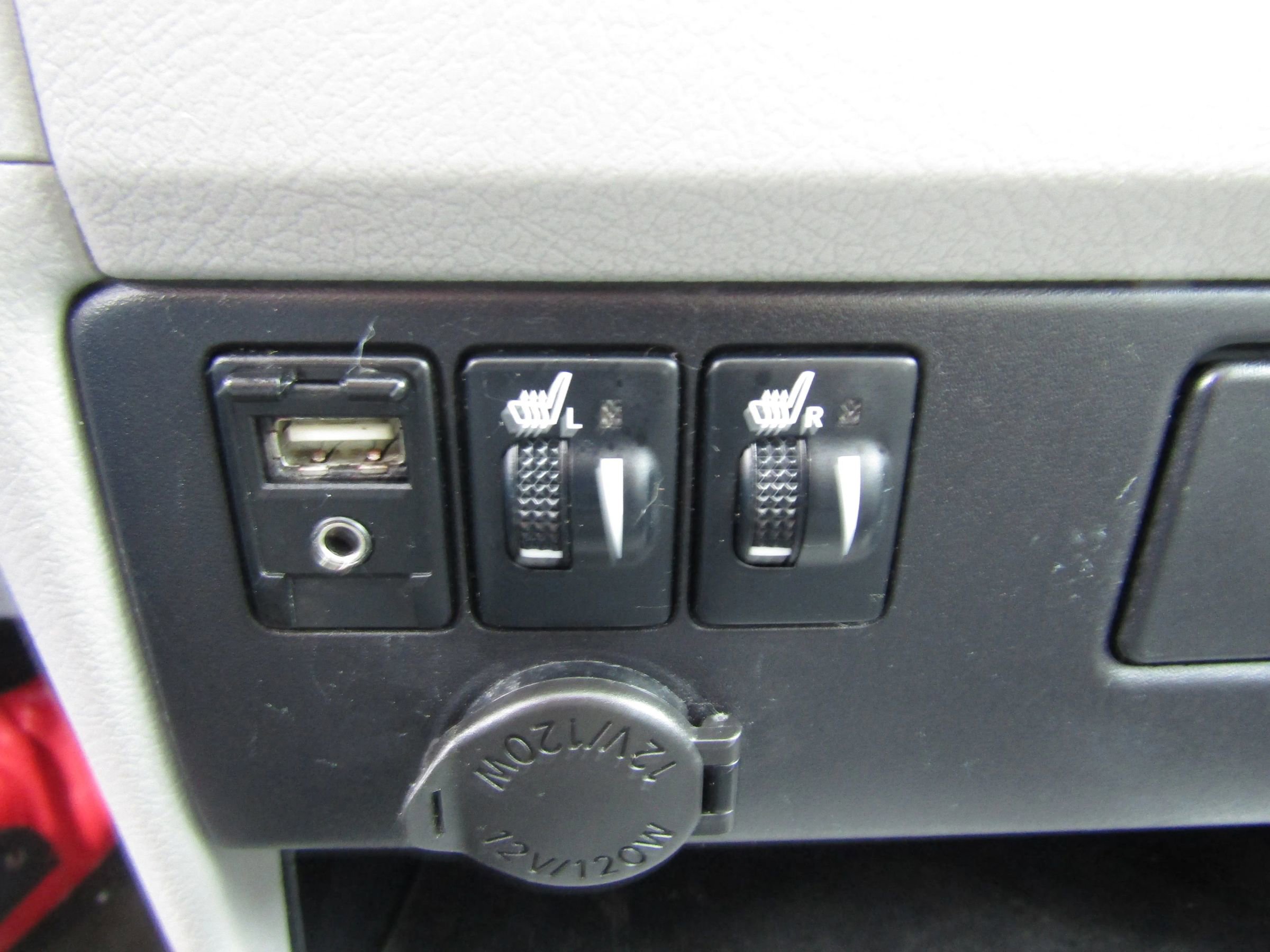 Used 2015 Toyota Sienna XLE w/ XLE Navigation Package image 36