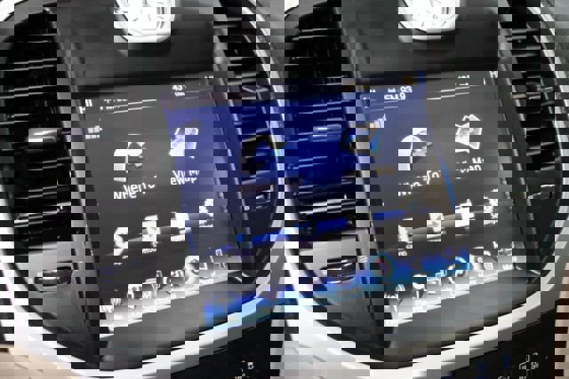 Used 2013 Chrysler 300 Motown w/ Driver Convenience Group image 13