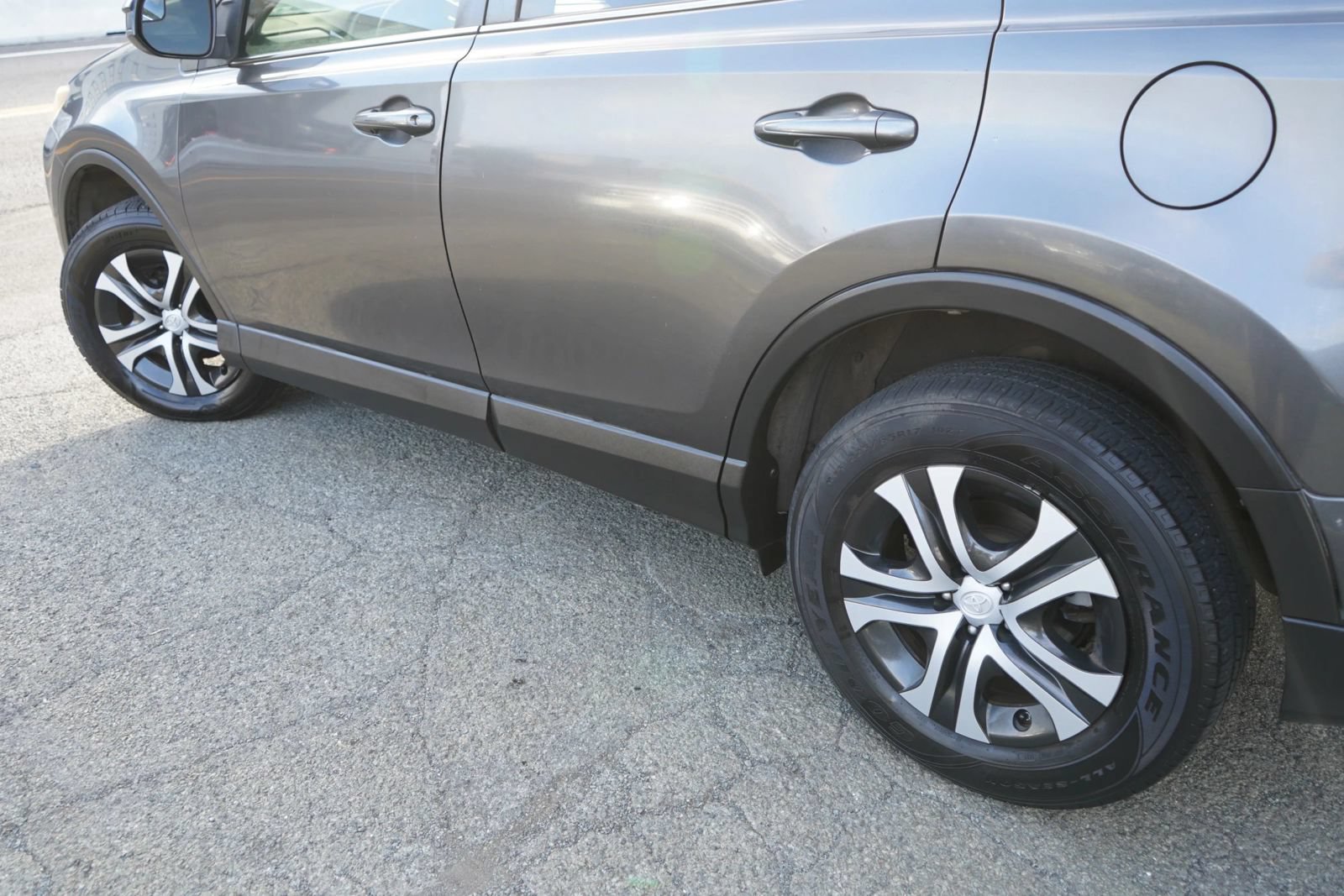 Used 2016 Toyota RAV4 LE FWD image 6