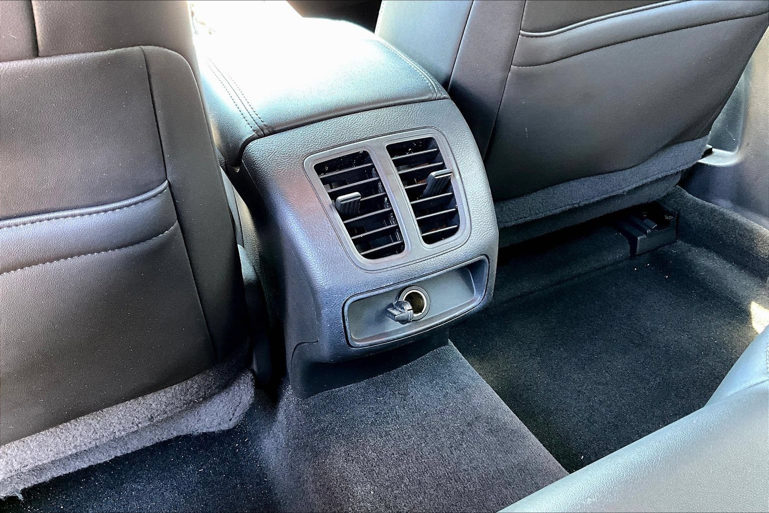 Used 2017 Ford Taurus SEL w/ Equipment Group 201A FWD image 9