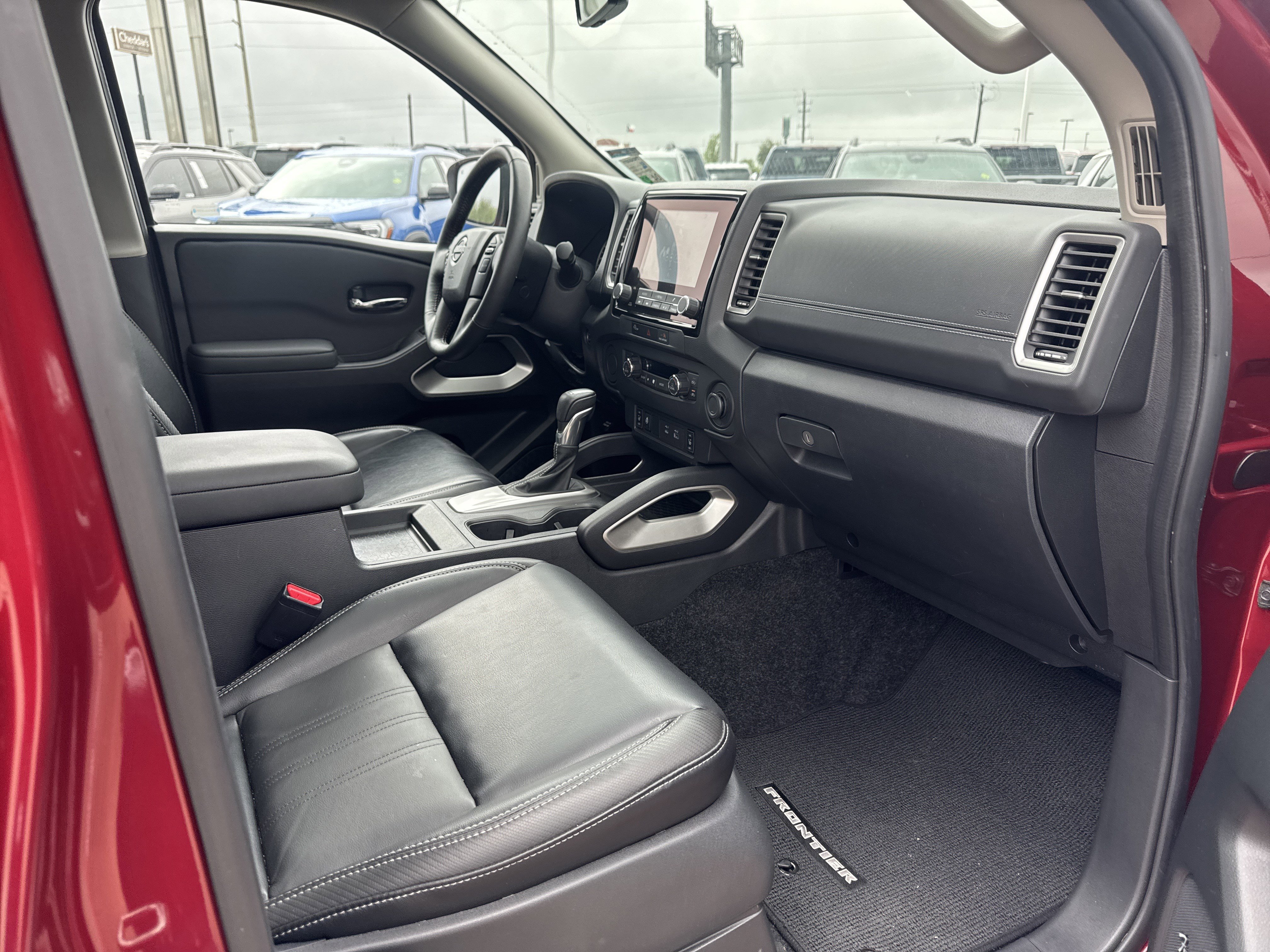 Used 2024 Nissan Frontier SL image 16