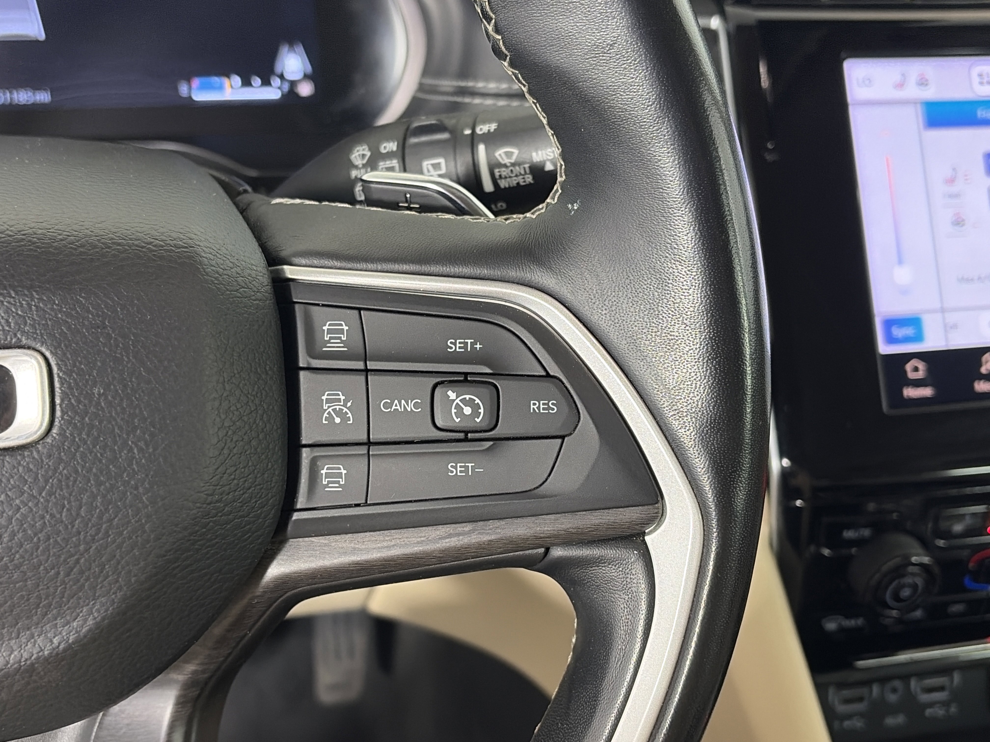 Used 2022 Jeep Grand Cherokee L Limited image 32