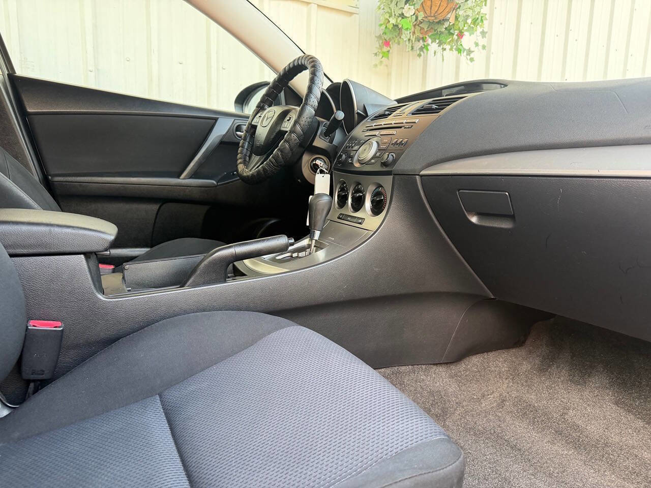 Used 2010 MAZDA MAZDA3 i Touring FWD image 14