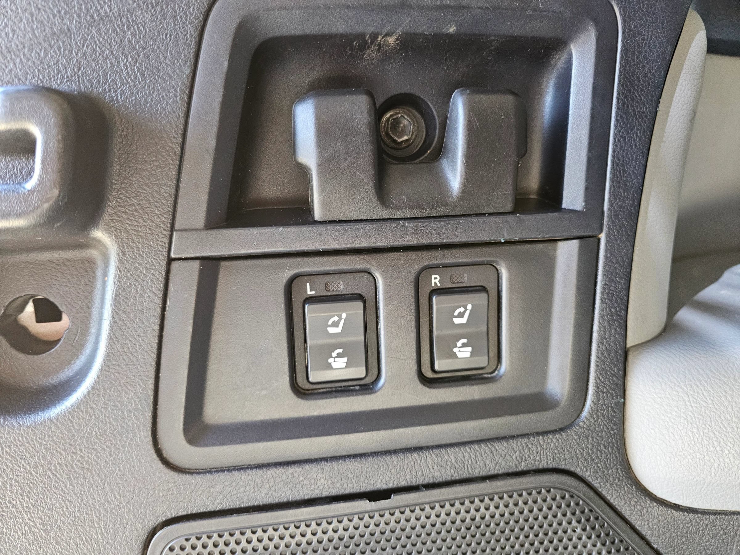 Used 2013 Toyota Sequoia Limited AWD/4WD image 32