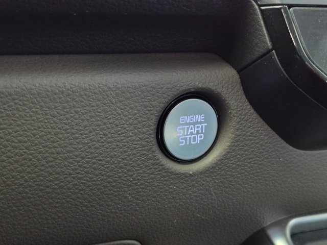 Used 2025 Kia Carnival FWD image 9