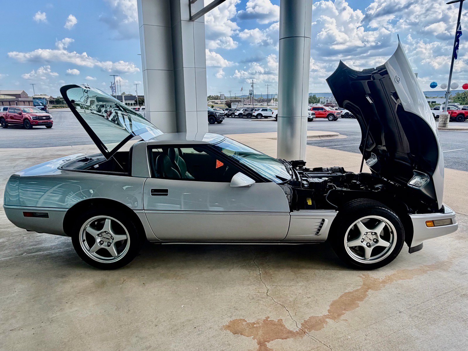 Used 1996 Chevrolet Corvette Coupe RWD image 2
