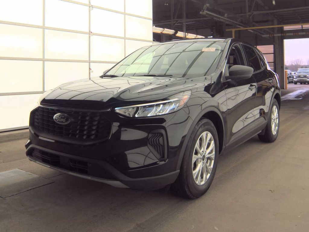 Used 2023 Ford Escape Active w/ Cold Weather Package FWD image 2