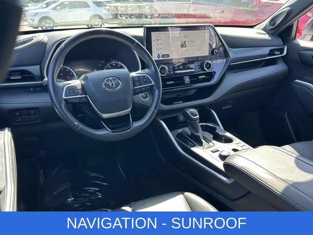 Used 2024 Toyota Highlander XSE AWD/4WD image 2