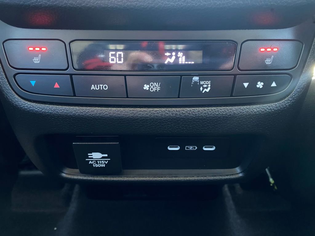 Used 2025 Honda Pilot Elite image 22