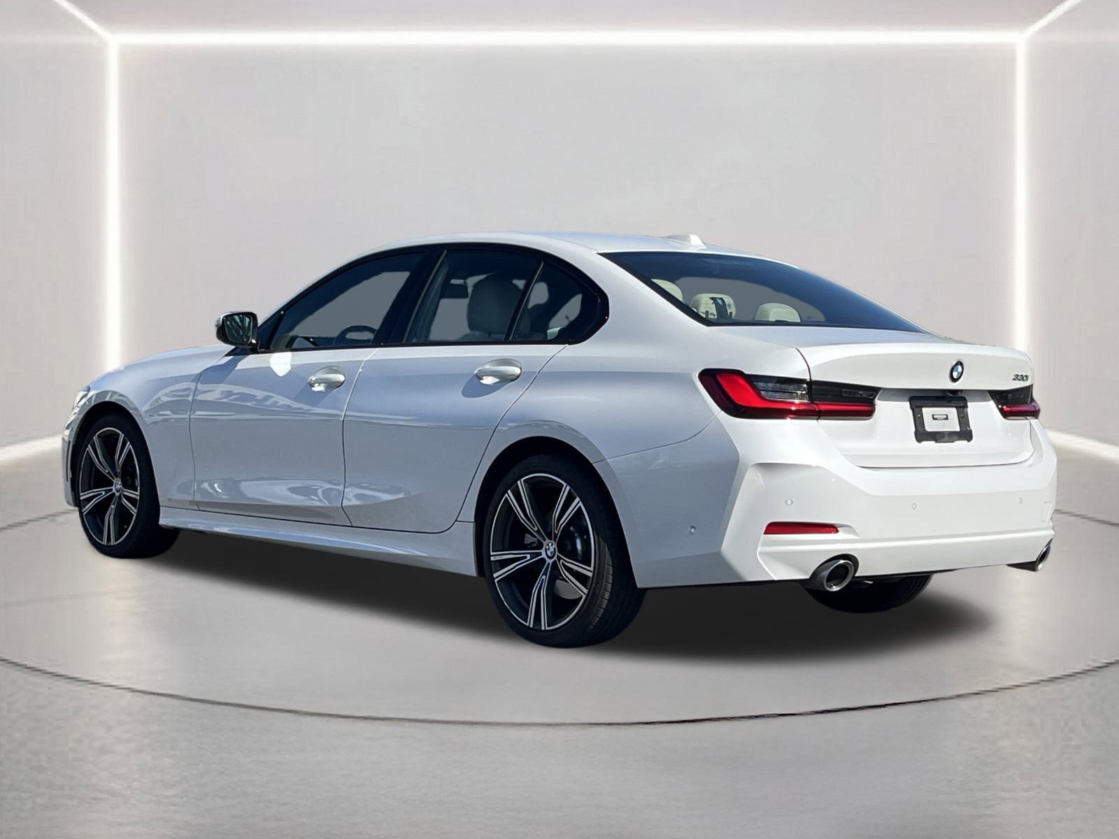 Used 2023 BMW 330i Sedan w/ Premium Package image 25
