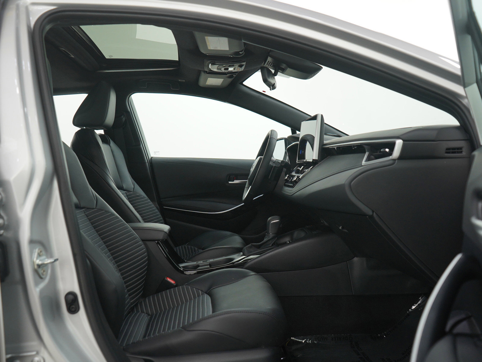 Used 2025 Toyota Corolla XSE image 12