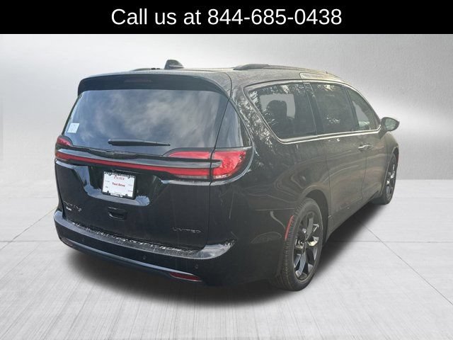 New 2026 Chrysler Pacifica Limited w/ S Appearance Package FWD image 5