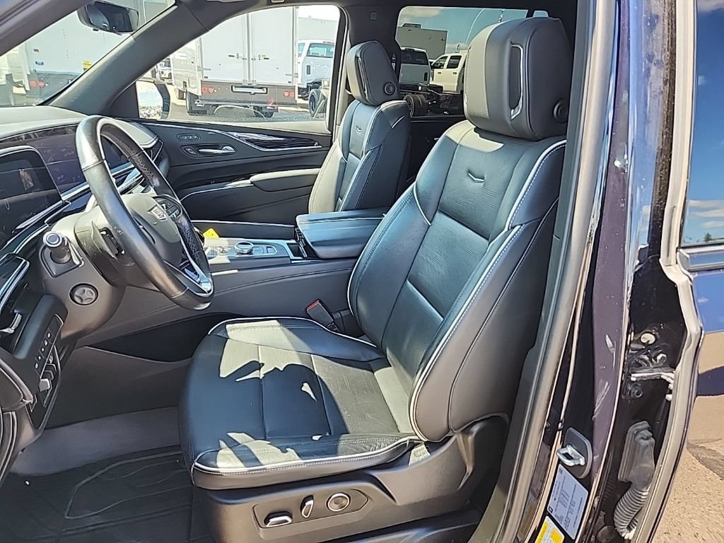 Certified 2021 Cadillac Escalade Sport w/ LPO, ONYX Package AWD/4WD image 45