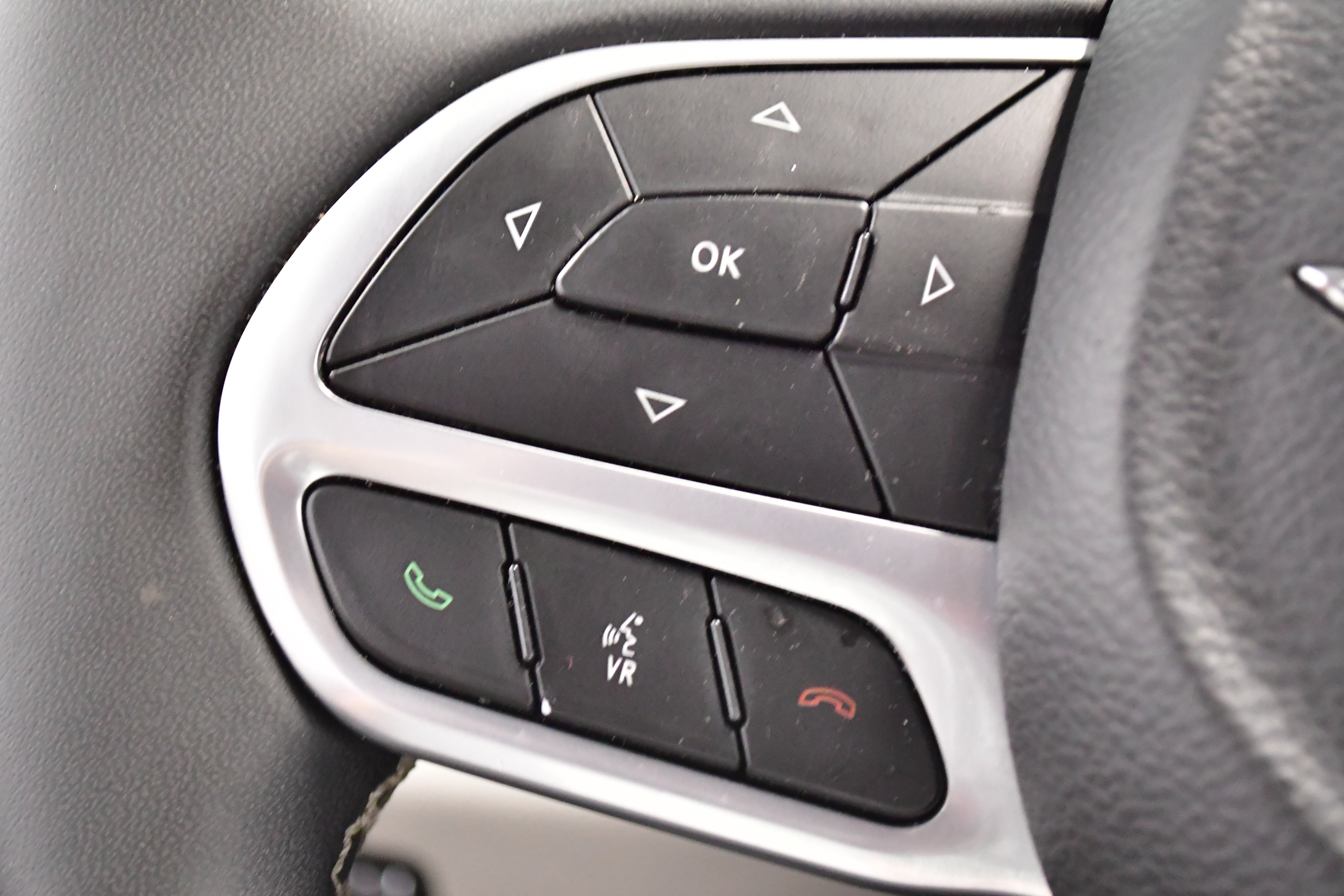 Used 2024 Chrysler Pacifica Touring-L FWD image 25