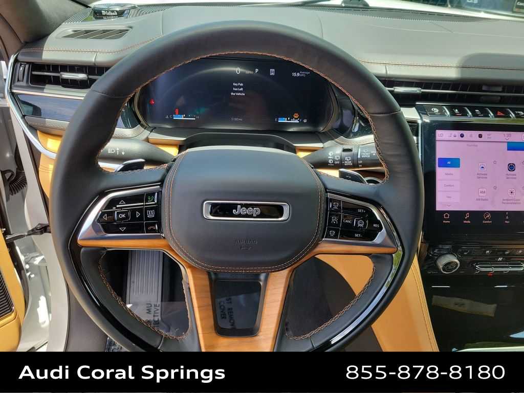 Used 2025 Jeep Grand Cherokee Summit AWD/4WD image 15