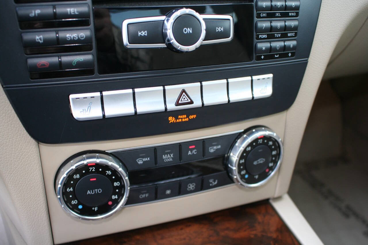 Used 2012 Mercedes-Benz C 300 C 300 Luxury 4MATIC AWD 4dr Se image 18