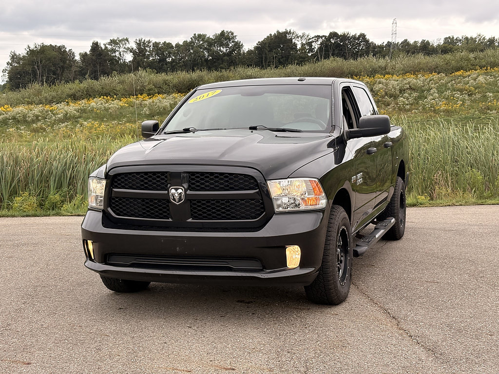 Used 2017 RAM 1500 Express AWD/4WD image 1
