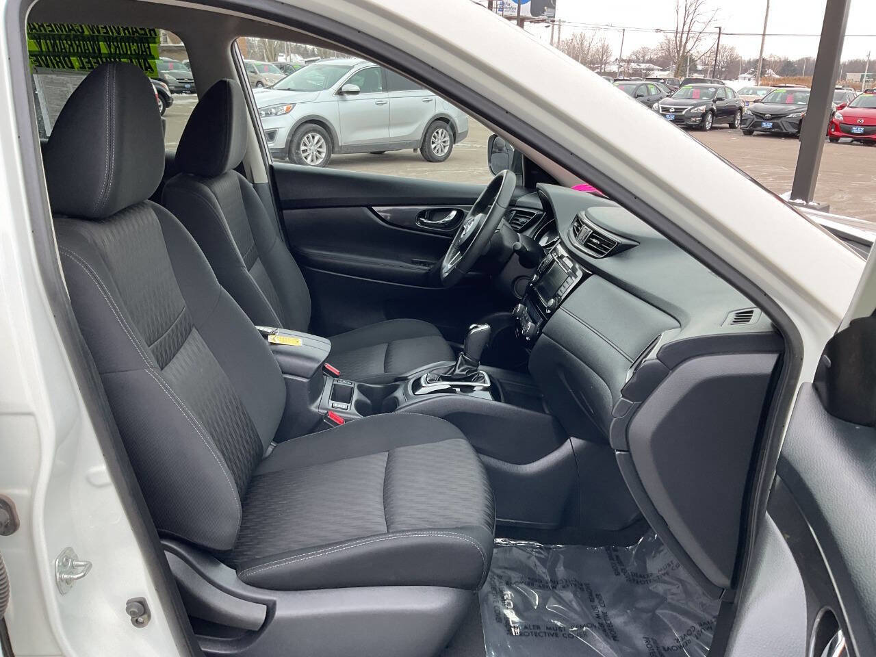 Used 2018 Nissan Rogue SV w/ Premium Package image 39