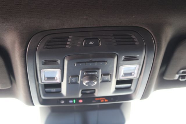 Used 2023 Cadillac Escalade Premium Luxury AWD/4WD image 19