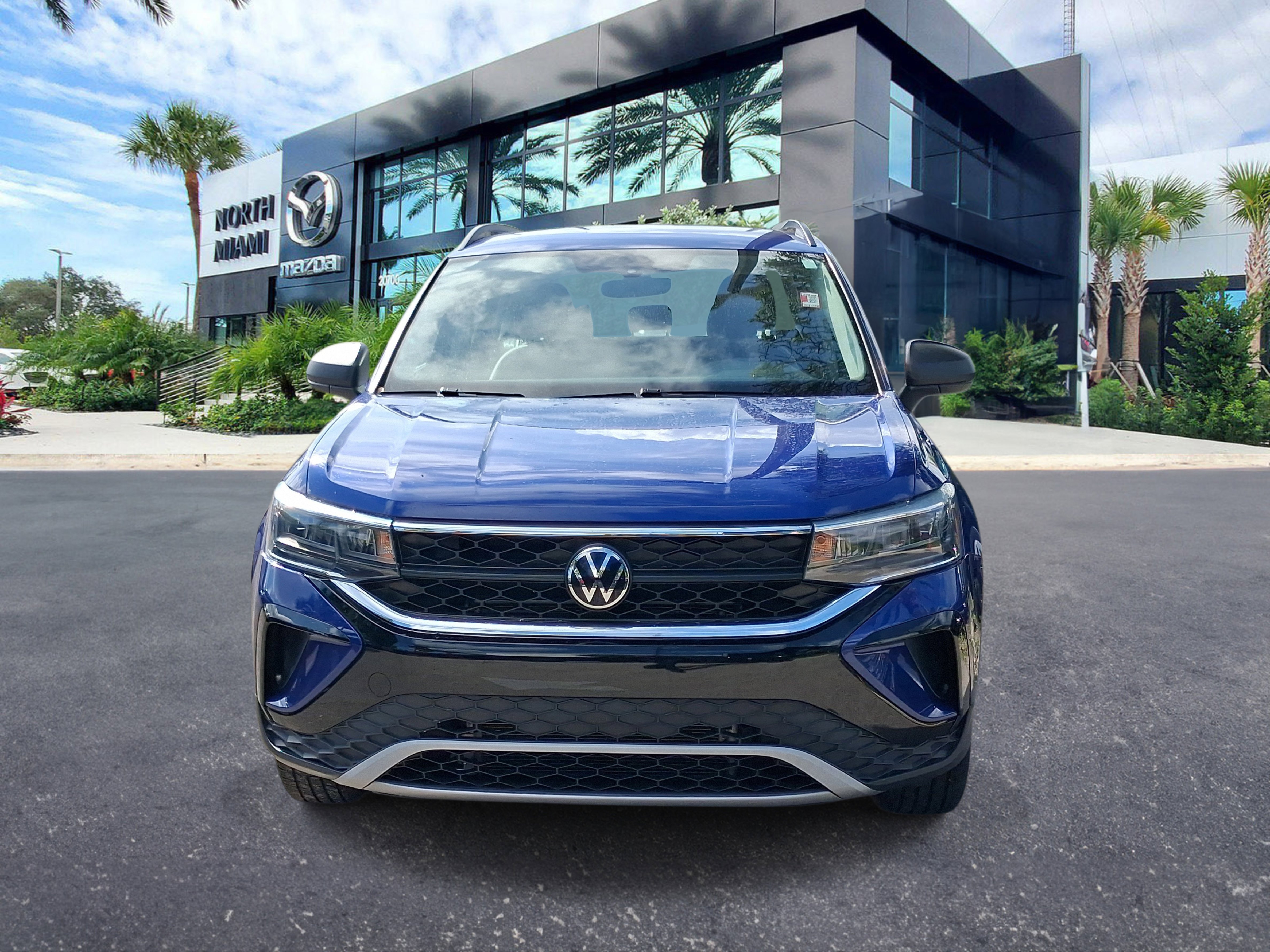 Used 2023 Volkswagen Taos S FWD image 2