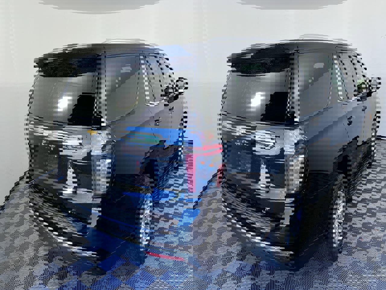 Used 2024 Chevrolet Tahoe LT AWD/4WD image 3