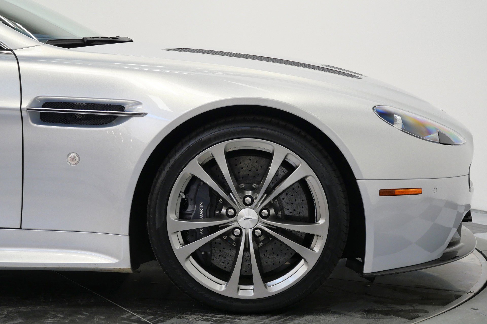 Used 2017 Aston Martin V12 Vantage S RWD image 55