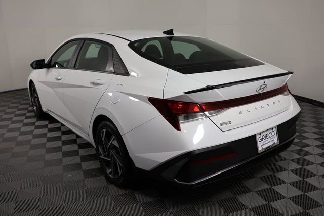 Used 2025 Hyundai Elantra Sport image 6