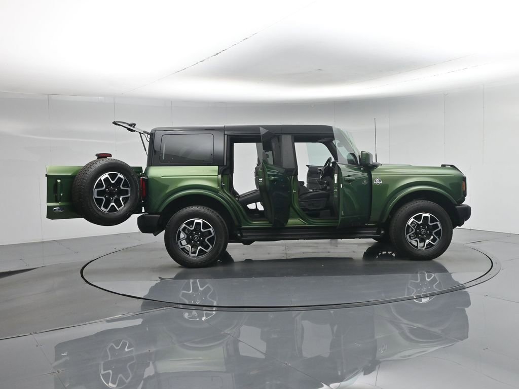 Used 2025 Ford Bronco Outer Banks AWD/4WD image 5