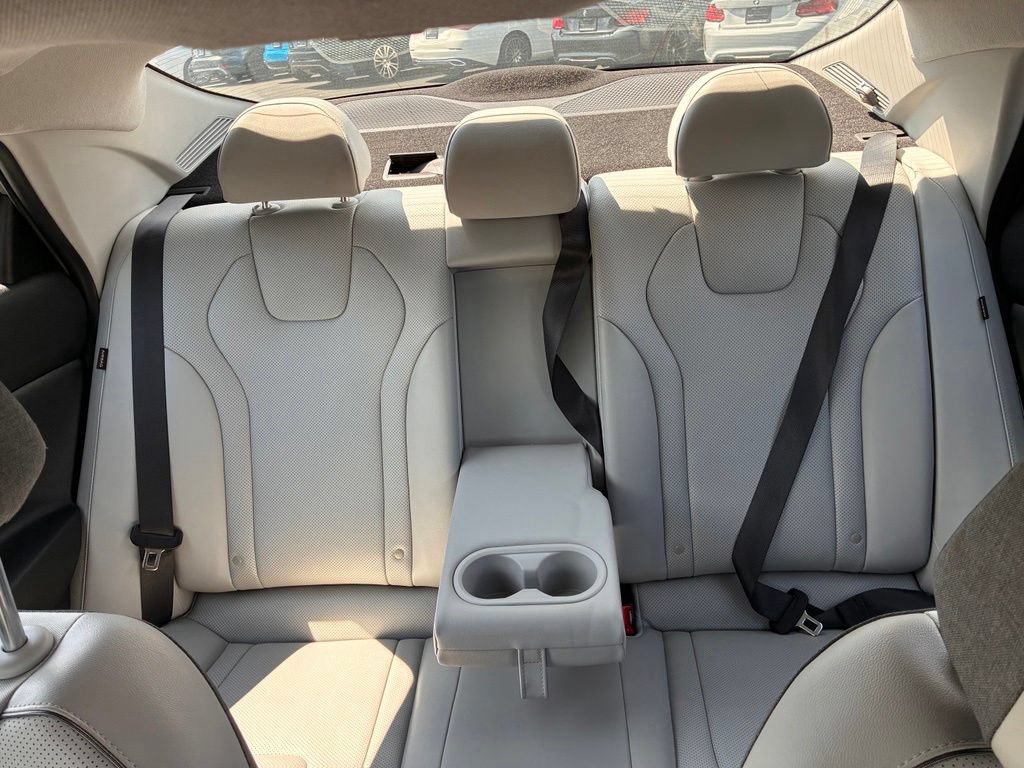 Certified 2024 Hyundai Elantra Limited FWD image 17