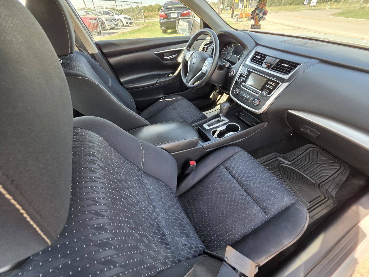 Used 2016 Nissan Altima 2.5 S w/ Power Driver Seat Package FWD image 4
