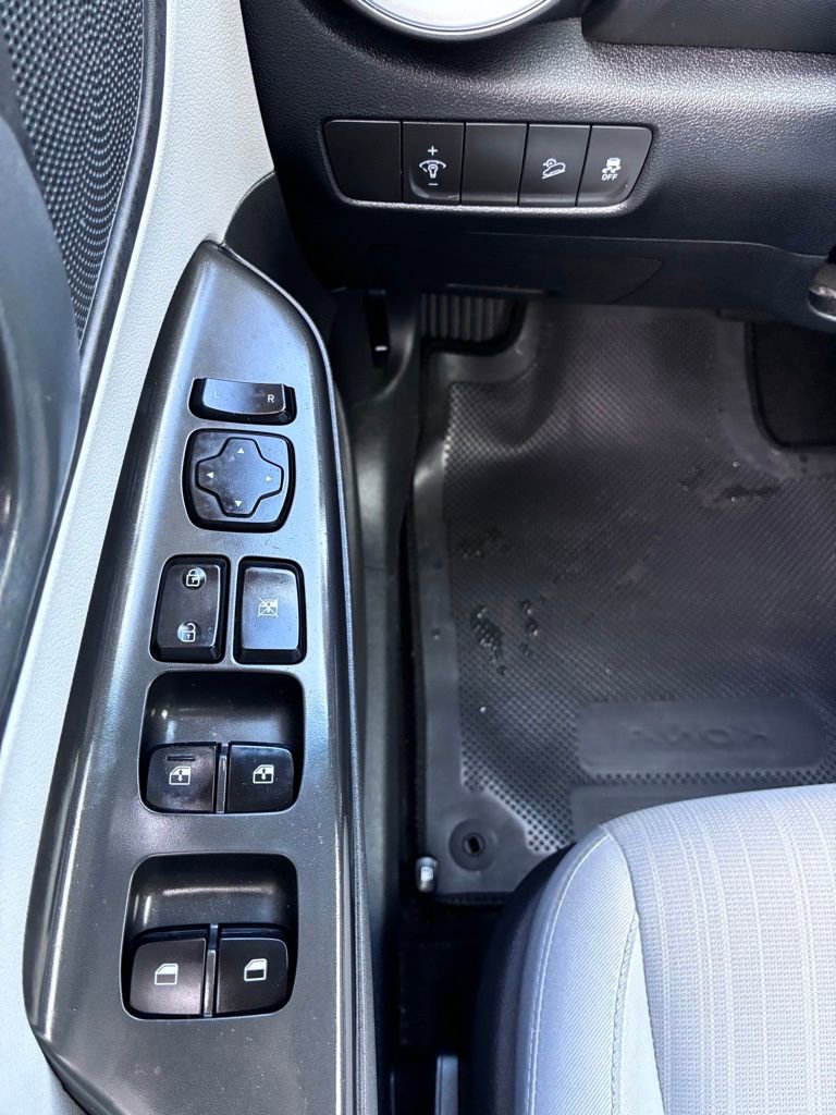 Used 2023 Hyundai Kona SEL AWD/4WD image 26